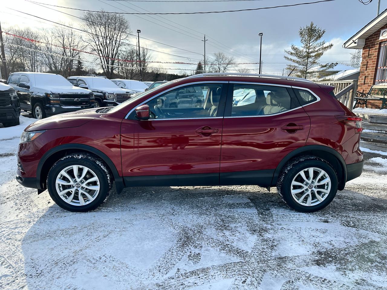 2021 Nissan Qashqai SV FWD Sunroof Heated Cloth BackupCam A/C XM Alloy Photo2