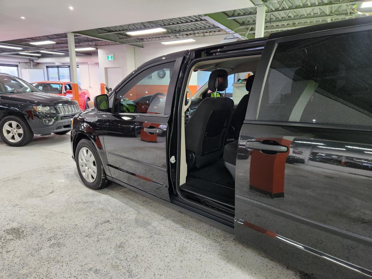 2017 Dodge Grand Caravan CANADA VALUE PACKAGE Photo