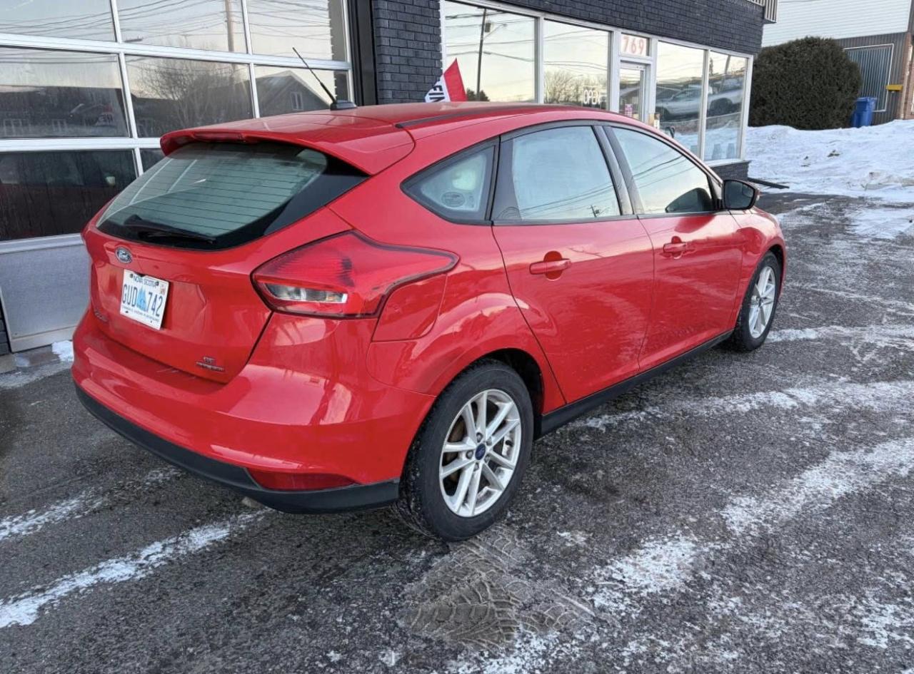 2015 Ford Focus SE Hatch - Photo #3