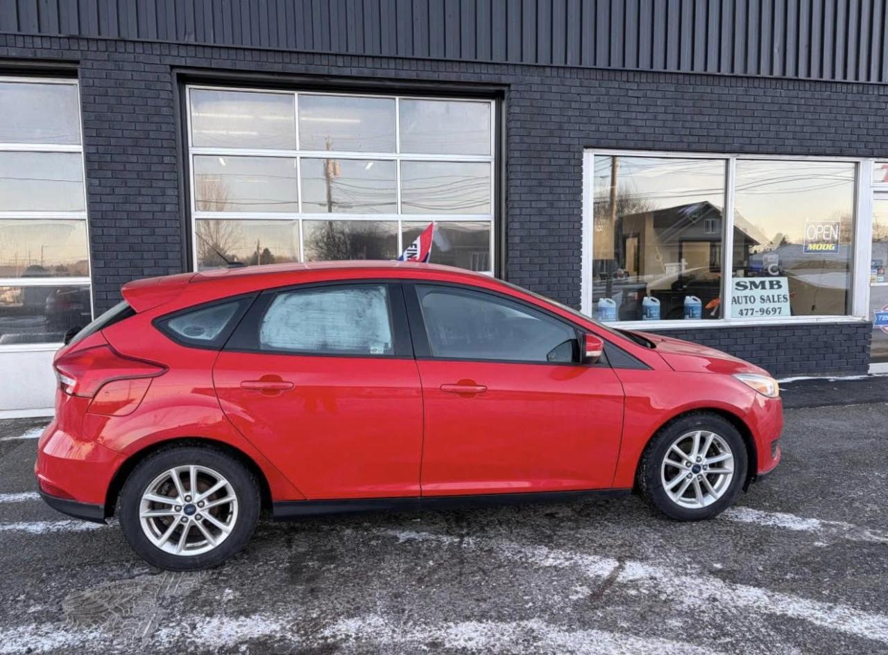 2015 Ford Focus SE Hatch - Photo #2