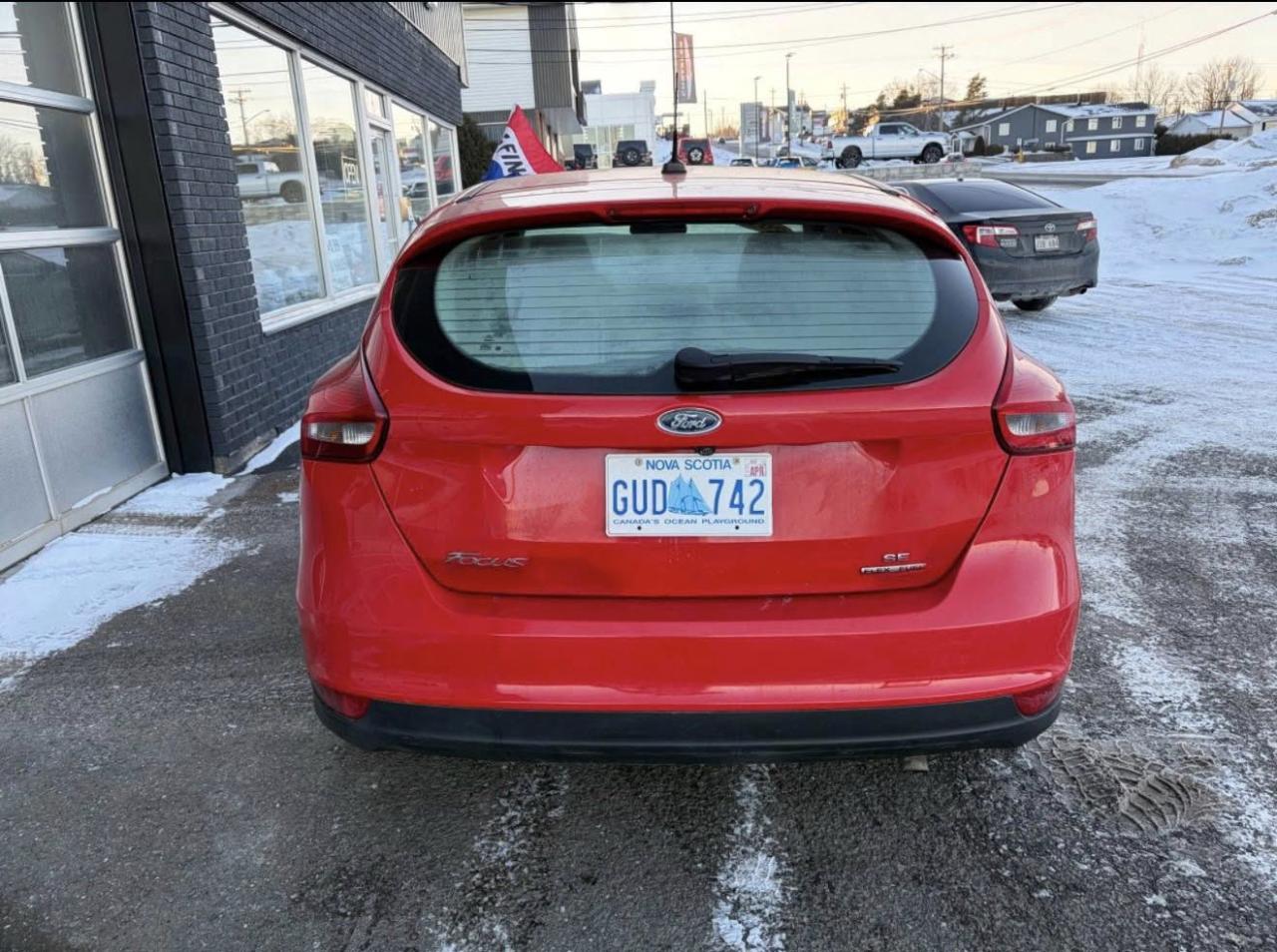 2015 Ford Focus SE Hatch - Photo #4