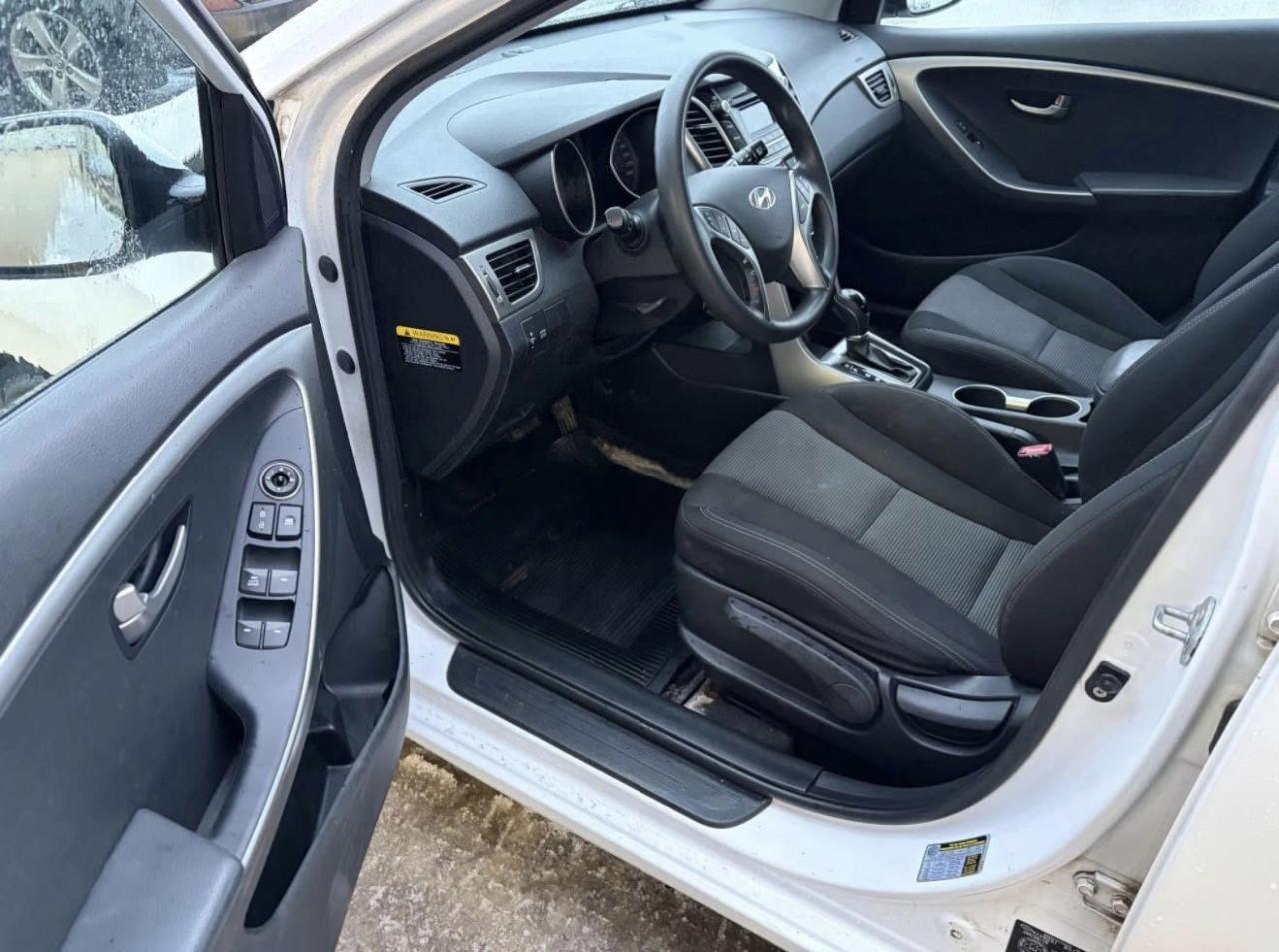 2016 Hyundai Elantra GT A/T - Photo #5