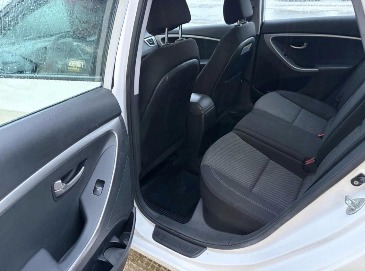 2016 Hyundai Elantra GT A/T - Photo #6