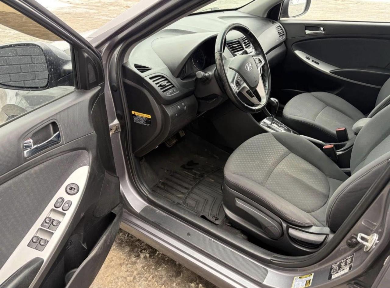 2014 Hyundai Accent SE 5-Door - Photo #5