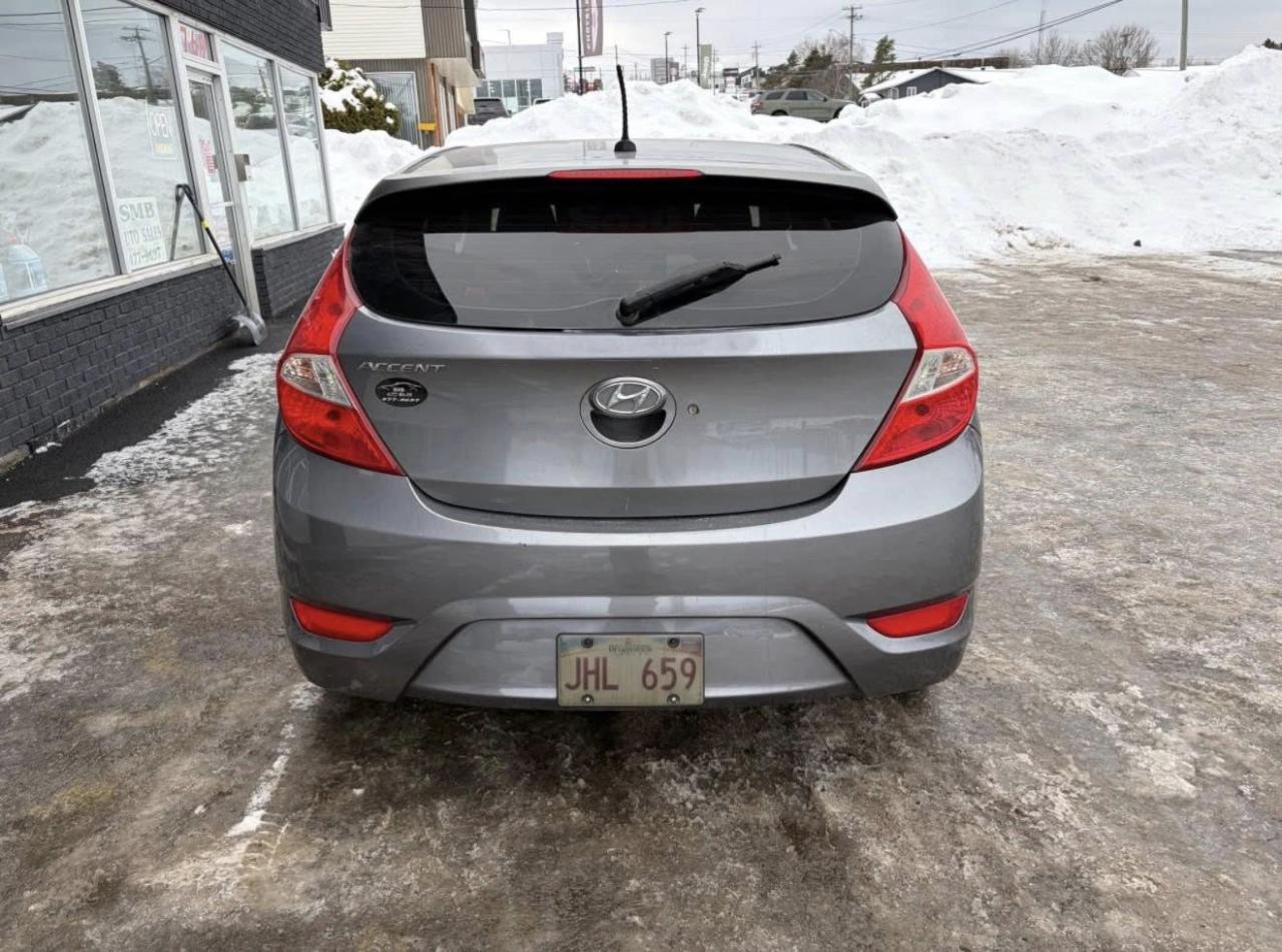 2014 Hyundai Accent SE 5-Door - Photo #4