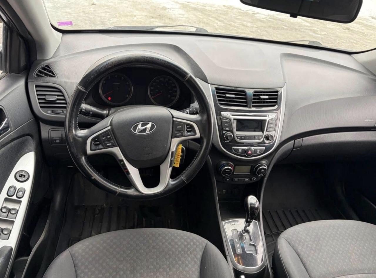 2014 Hyundai Accent SE 5-Door - Photo #6