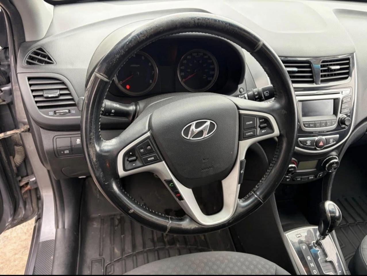 2014 Hyundai Accent SE 5-Door - Photo #7