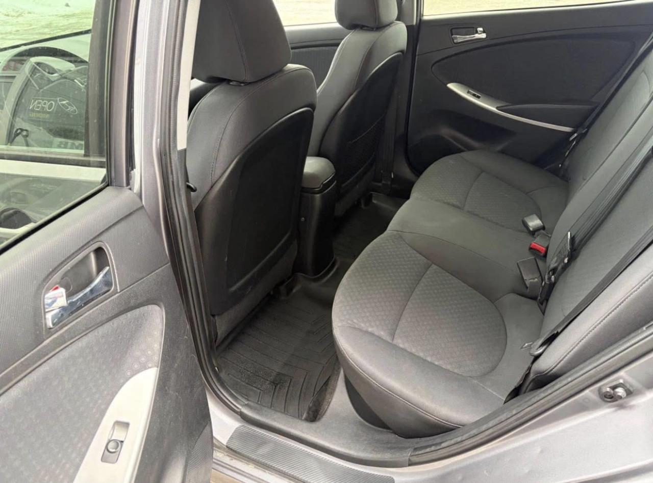 2014 Hyundai Accent SE 5-Door - Photo #8