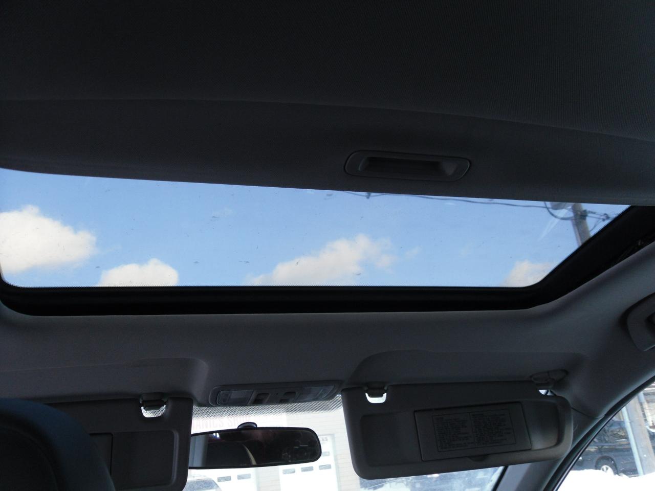 2011 Acura CSX 4dr Sdn Auto Tech Pkg Photo