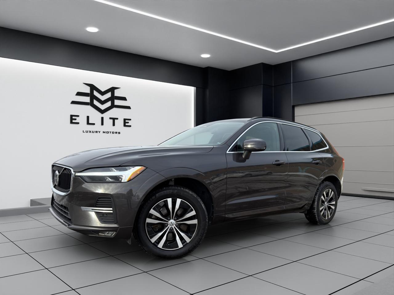 2023 Volvo XC60 B6 AWD CORE - Blind Spot Monitor - Reverse Camera !!! Photo