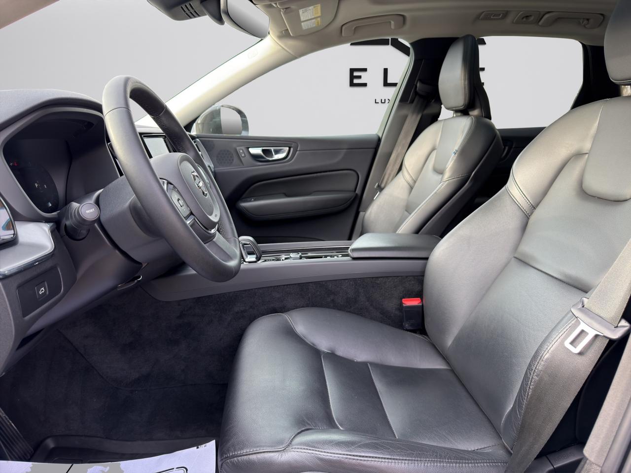 2023 Volvo XC60 B6 AWD CORE - Blind Spot Monitor - Reverse Camera !!! Photo