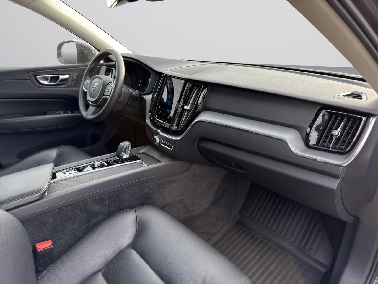 2023 Volvo XC60 B6 AWD CORE - Blind Spot Monitor - Reverse Camera !!! Photo