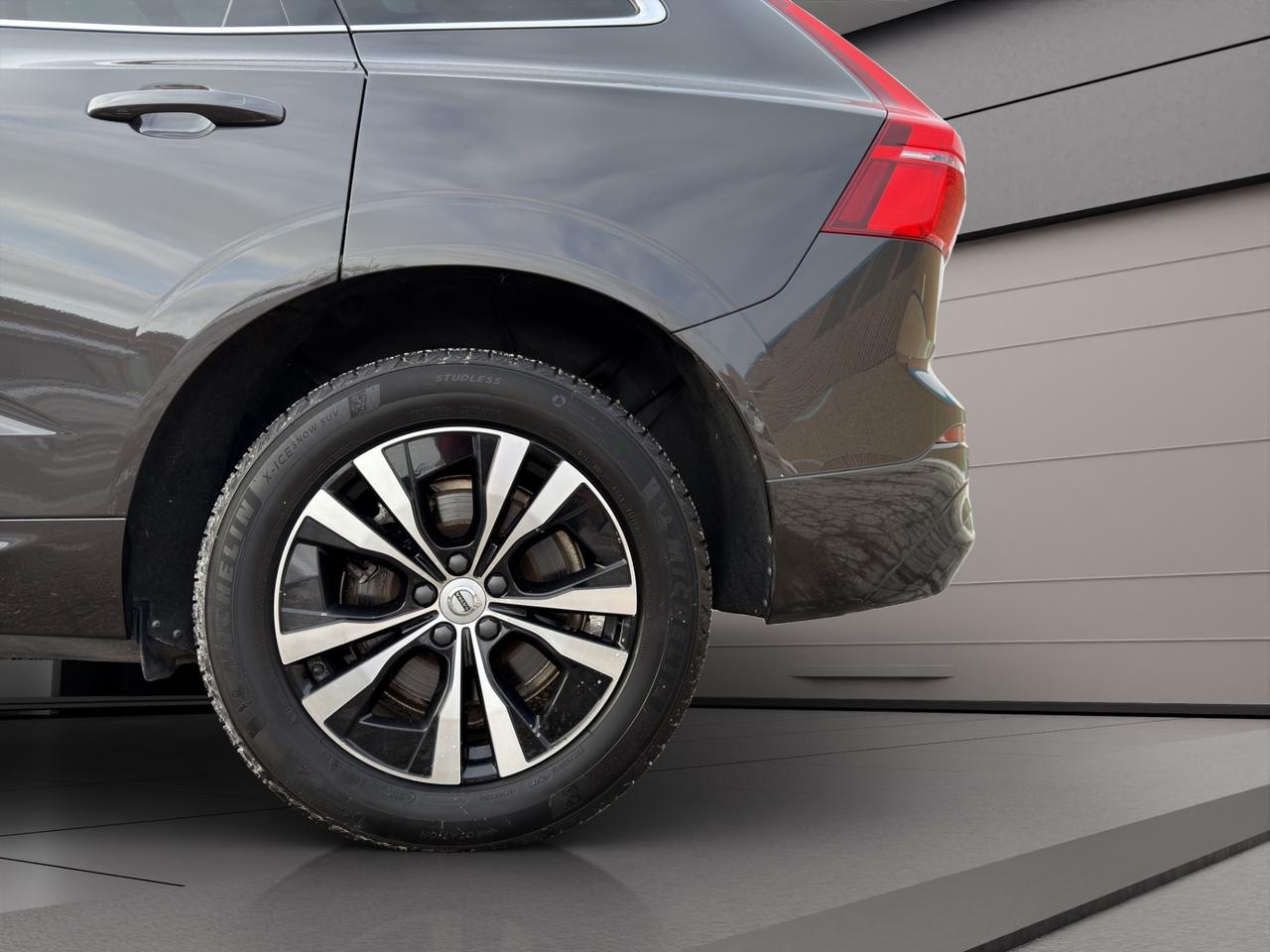 2023 Volvo XC60 B6 AWD CORE - Blind Spot Monitor - Reverse Camera !!! Photo