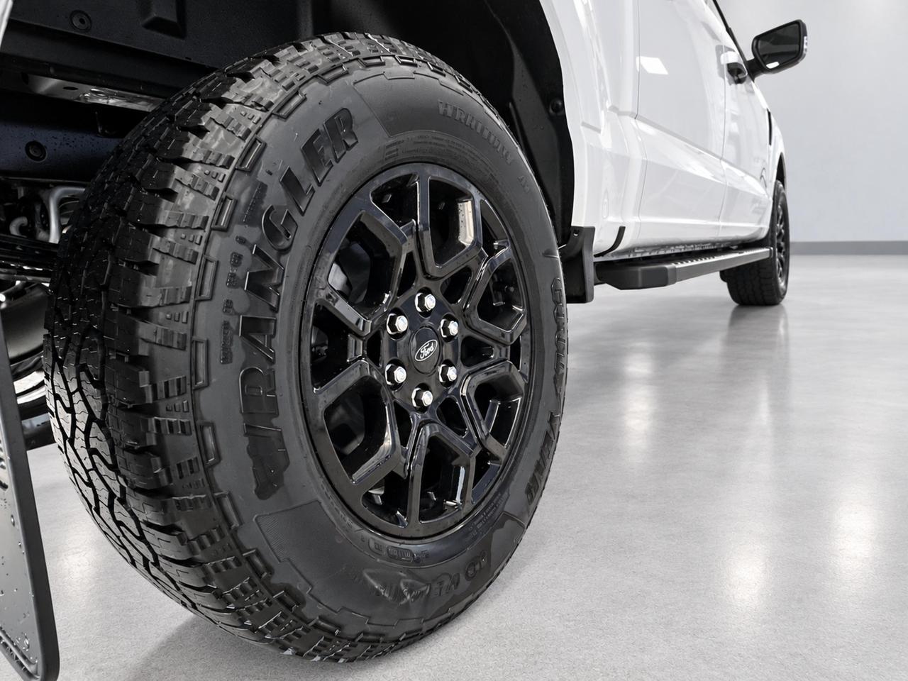 2026 Ford F-150 XLT Photo4