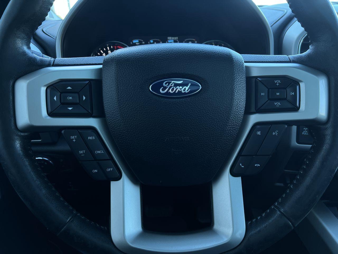 2018 Ford F-150 Lariat 4X4, HEATED STEERING WHEEL, HEATED LEATHER SEATS, MOONROOF, NAV, BACK UP CAM, POWER LIFTGATE!! Photo