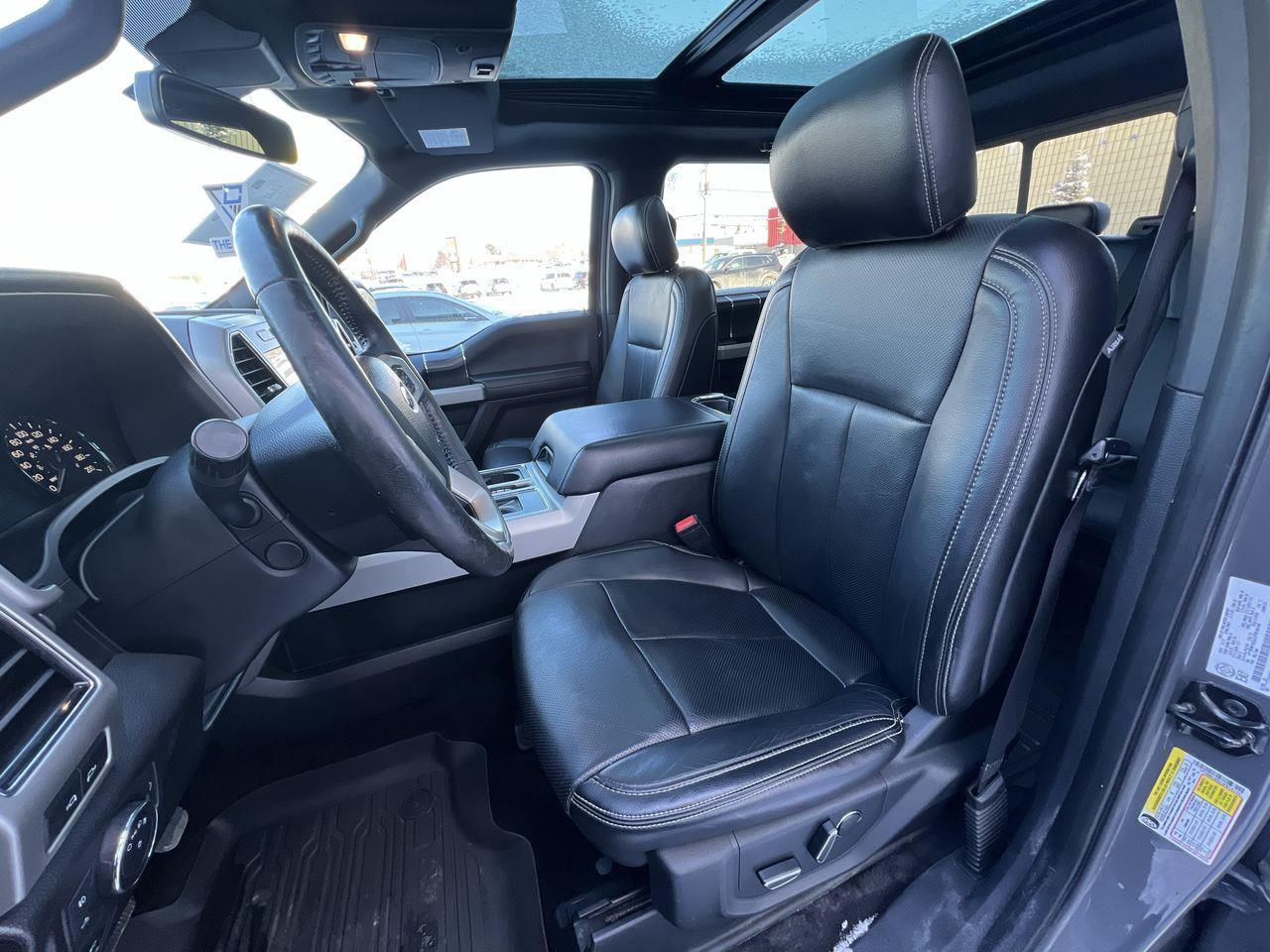 2018 Ford F-150 Lariat 4X4, HEATED STEERING WHEEL, HEATED LEATHER SEATS, MOONROOF, NAV, BACK UP CAM, POWER LIFTGATE!! Photo