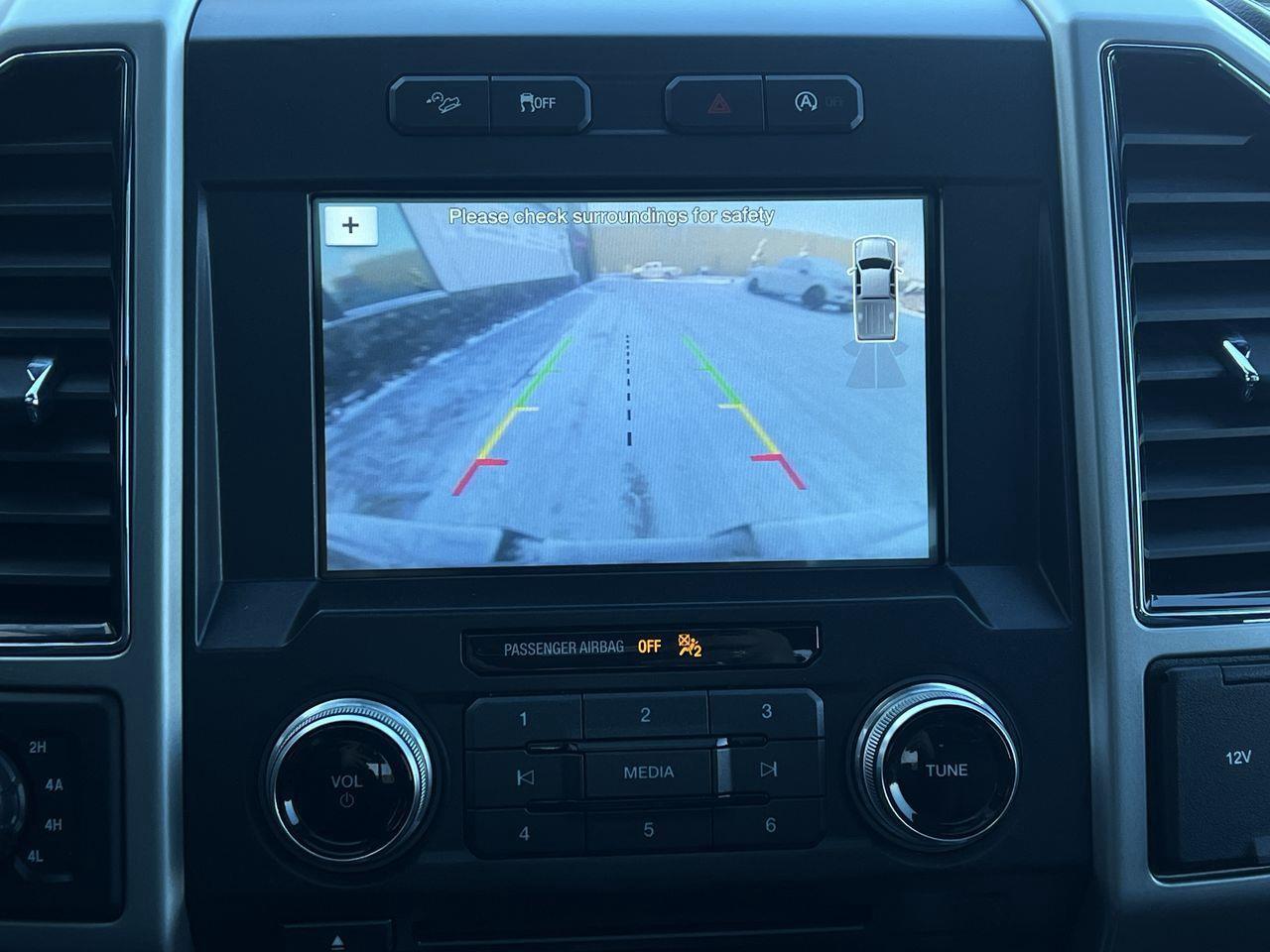 2018 Ford F-150 Lariat 4X4, HEATED STEERING WHEEL, HEATED LEATHER SEATS, MOONROOF, NAV, BACK UP CAM, POWER LIFTGATE!! Photo