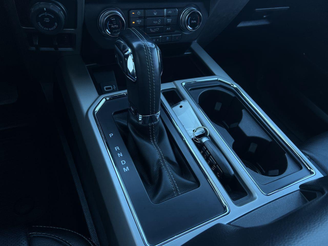 2018 Ford F-150 Lariat 4X4, HEATED STEERING WHEEL, HEATED LEATHER SEATS, MOONROOF, NAV, BACK UP CAM, POWER LIFTGATE!! Photo