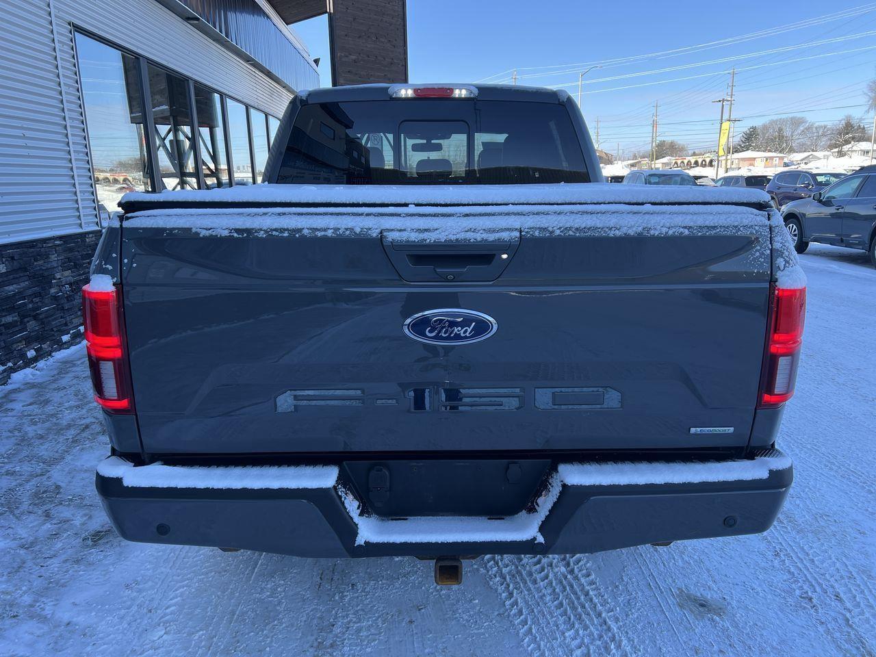 2018 Ford F-150 Lariat 4X4, HEATED STEERING WHEEL, HEATED LEATHER SEATS, MOONROOF, NAV, BACK UP CAM, POWER LIFTGATE!! Photo