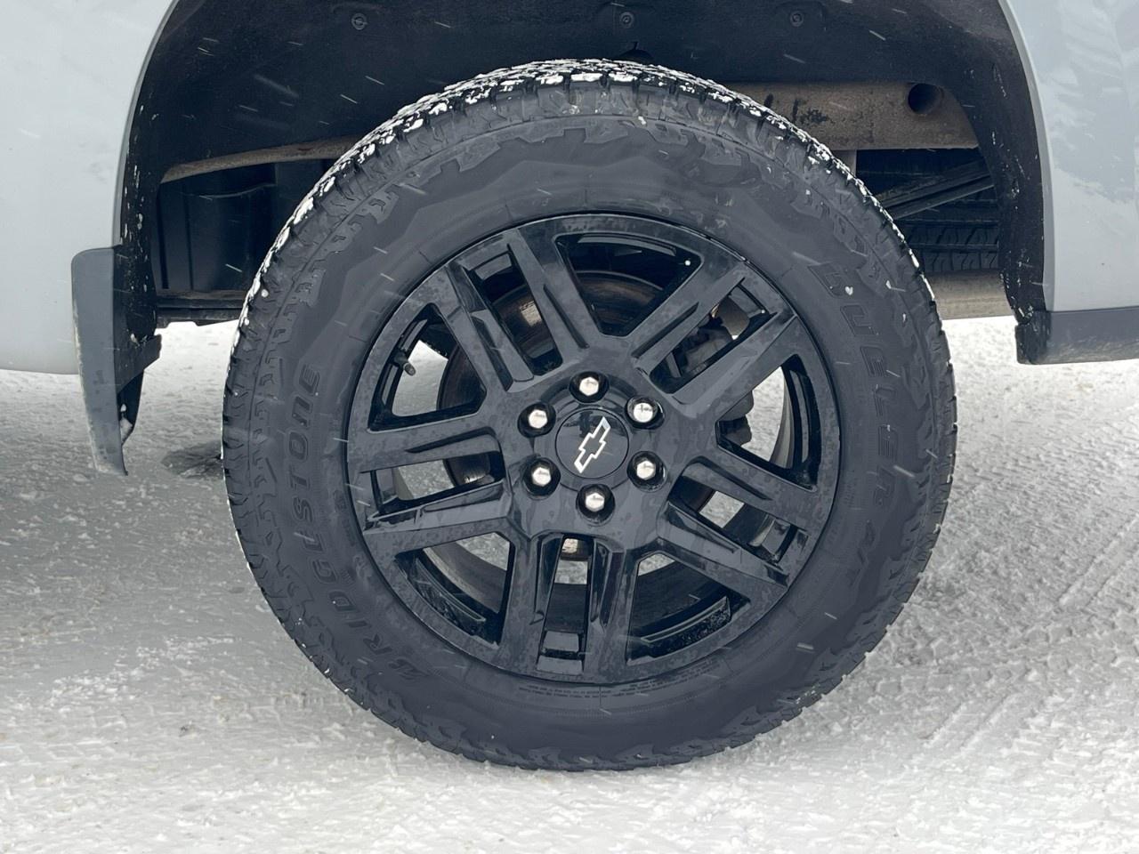 2024 Chevrolet Silverado 1500 Crew Cab Short Box 4-Wheel Drive Custom Trail Boss Photo