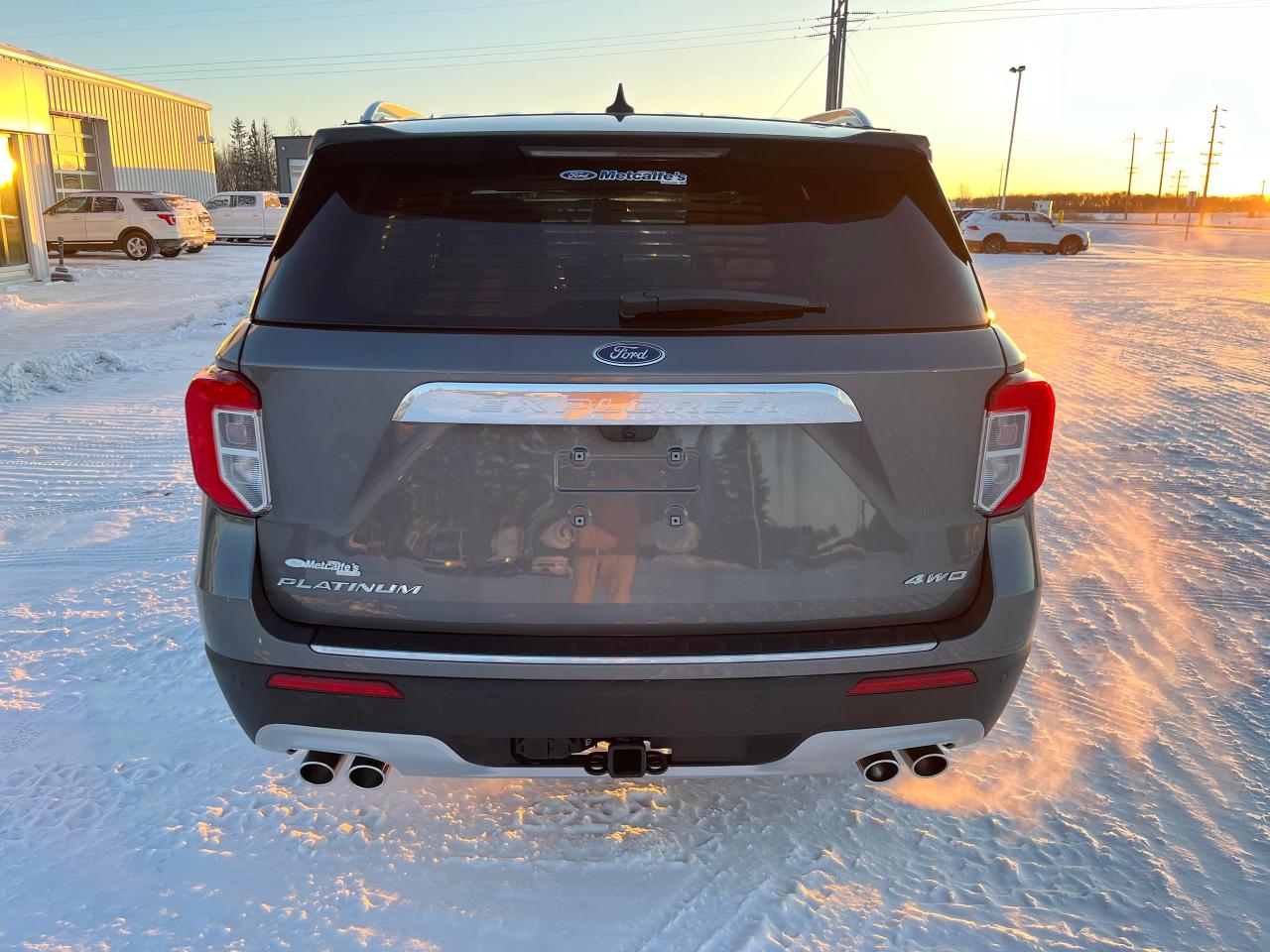 2023 Ford Explorer Platinum 4WD Photo4