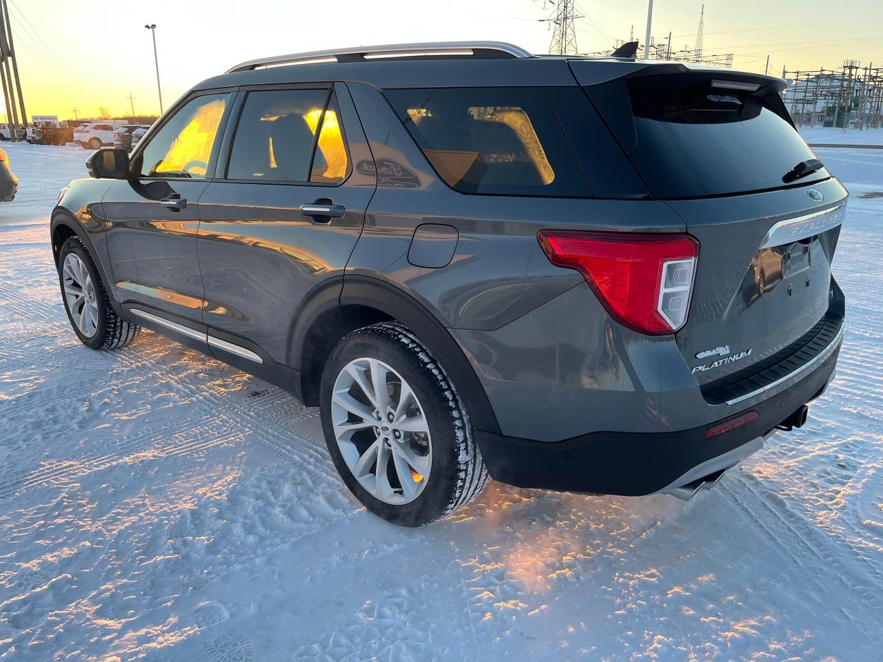 2023 Ford Explorer Platinum 4WD Photo3