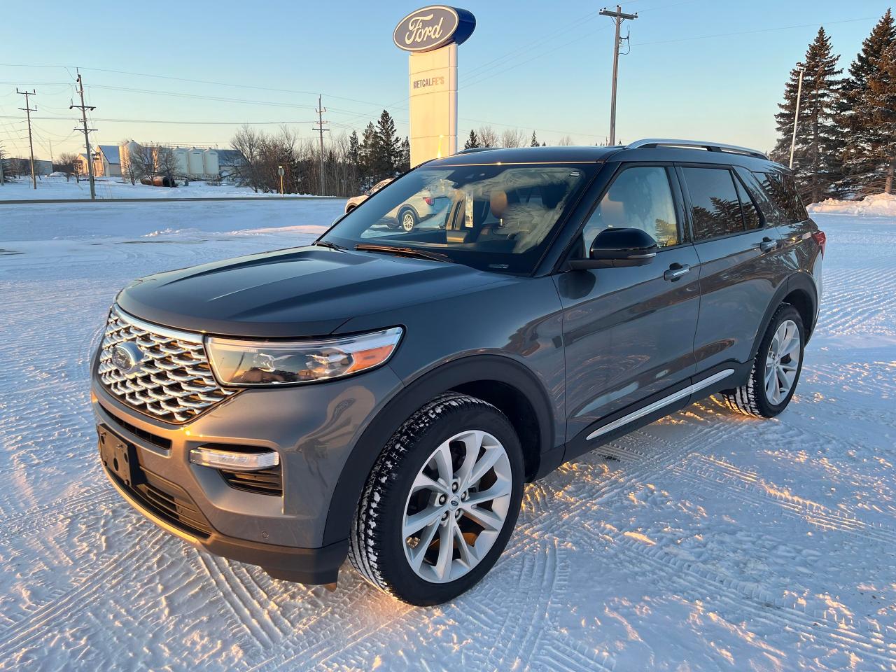 2023 Ford Explorer Platinum 4WD Photo2