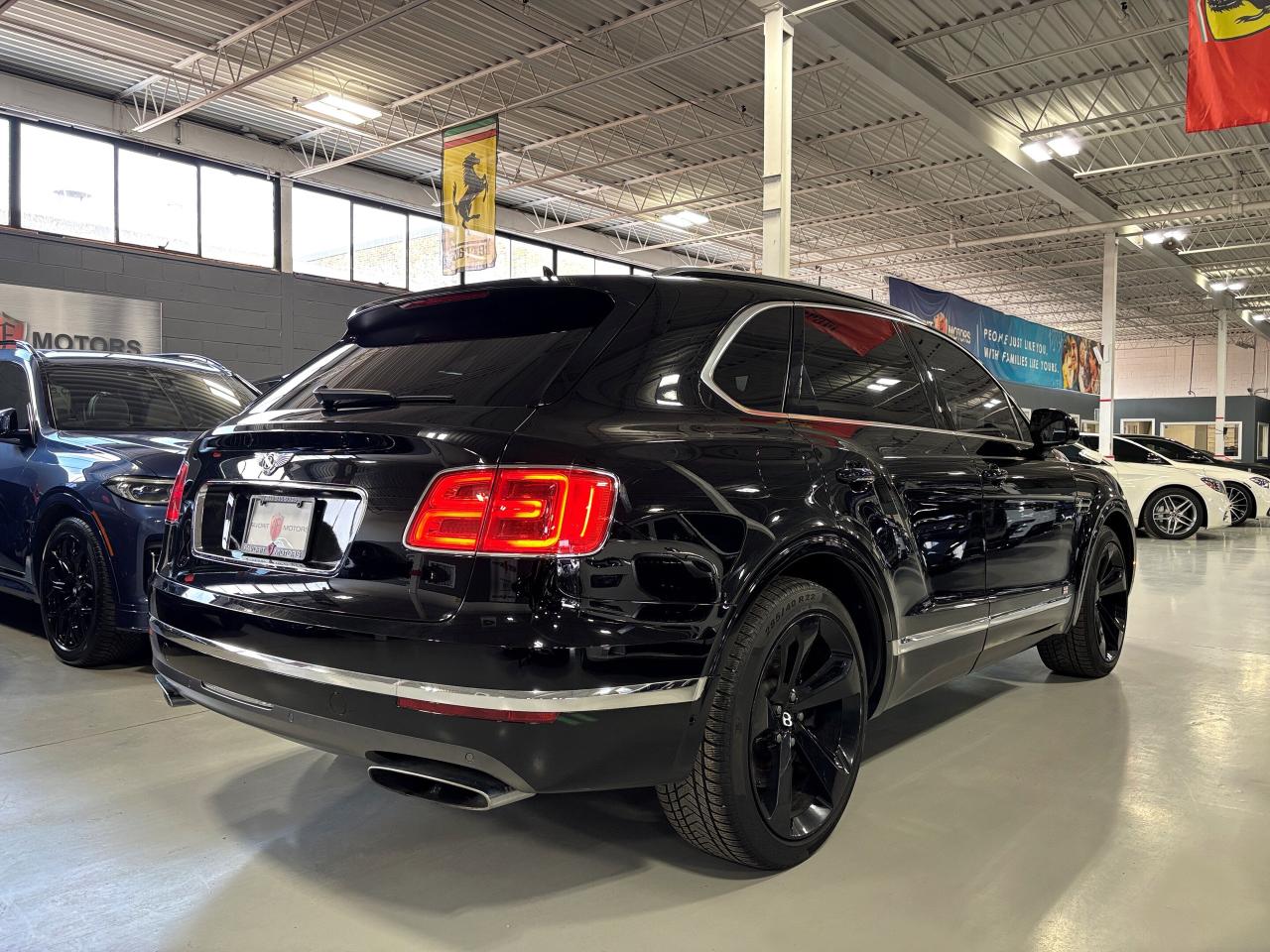 2017 Bentley Bentayga W12|AWD|NAV|MASSAGE|NIGHTVISION|REDLEATHER|HUD|360 Photo4