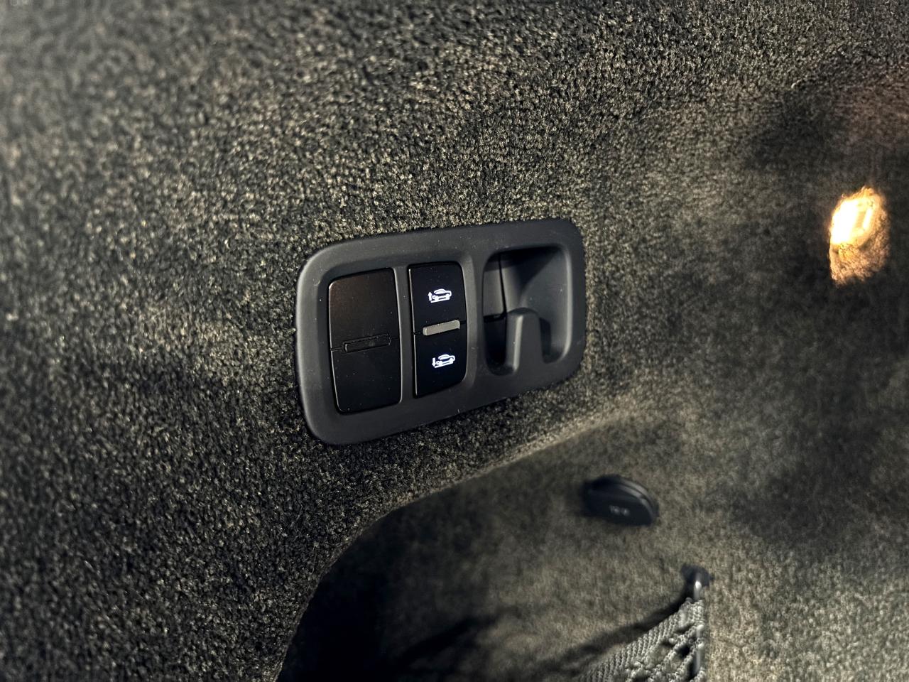 2017 Bentley Bentayga W12|AWD|NAV|MASSAGE|NIGHTVISION|REDLEATHER|HUD|360 Photo