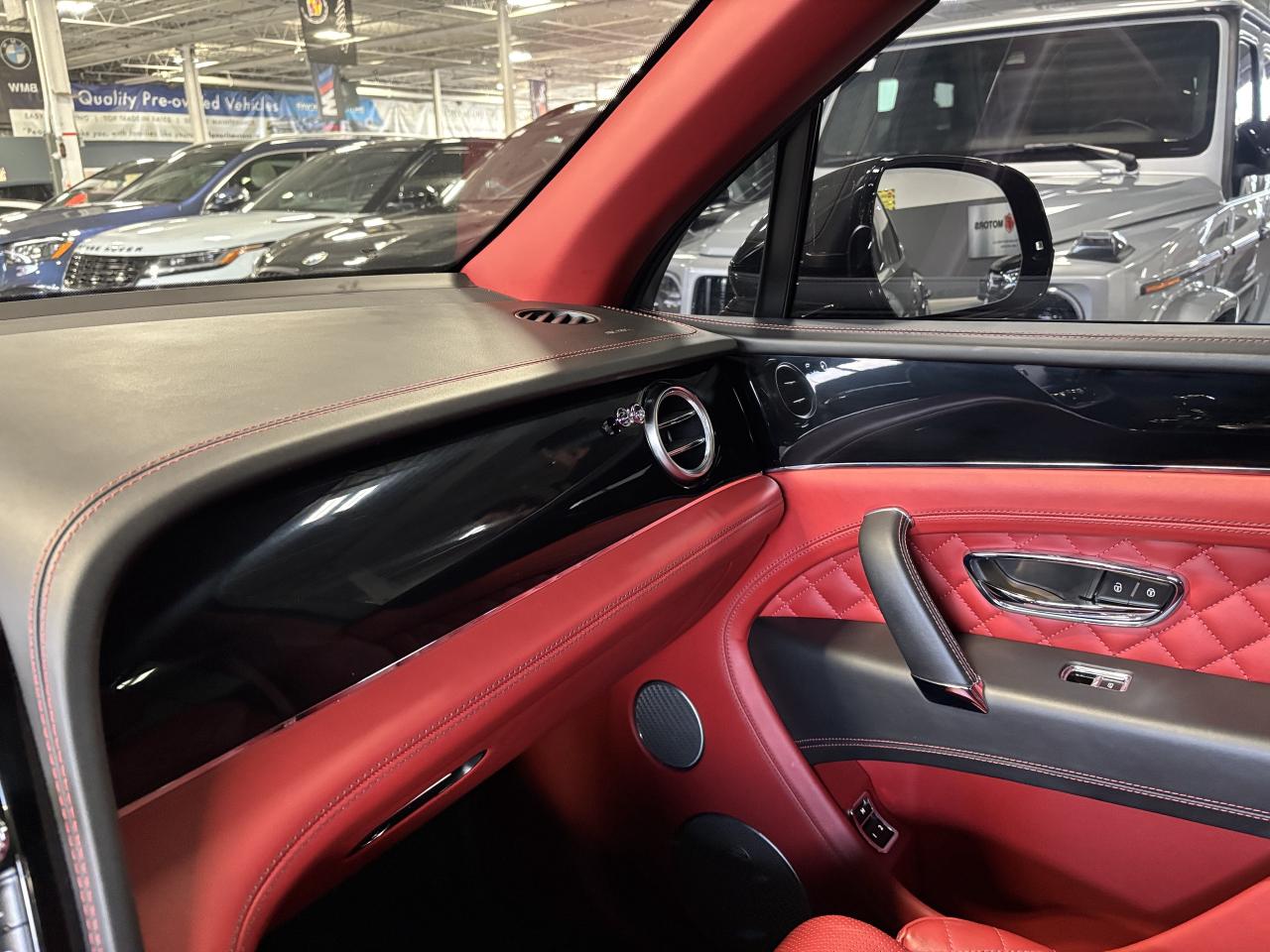2017 Bentley Bentayga W12|AWD|NAV|MASSAGE|NIGHTVISION|REDLEATHER|HUD|360 Photo