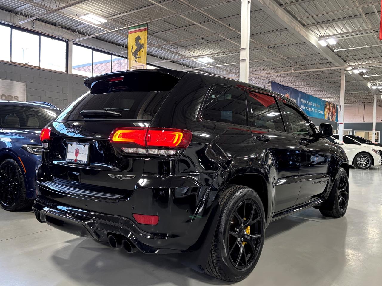 2020 Jeep Grand Cherokee Trackhawk|707HP|4X4|NO LUX TAX|SUPERCHARGED|CARBON Photo4