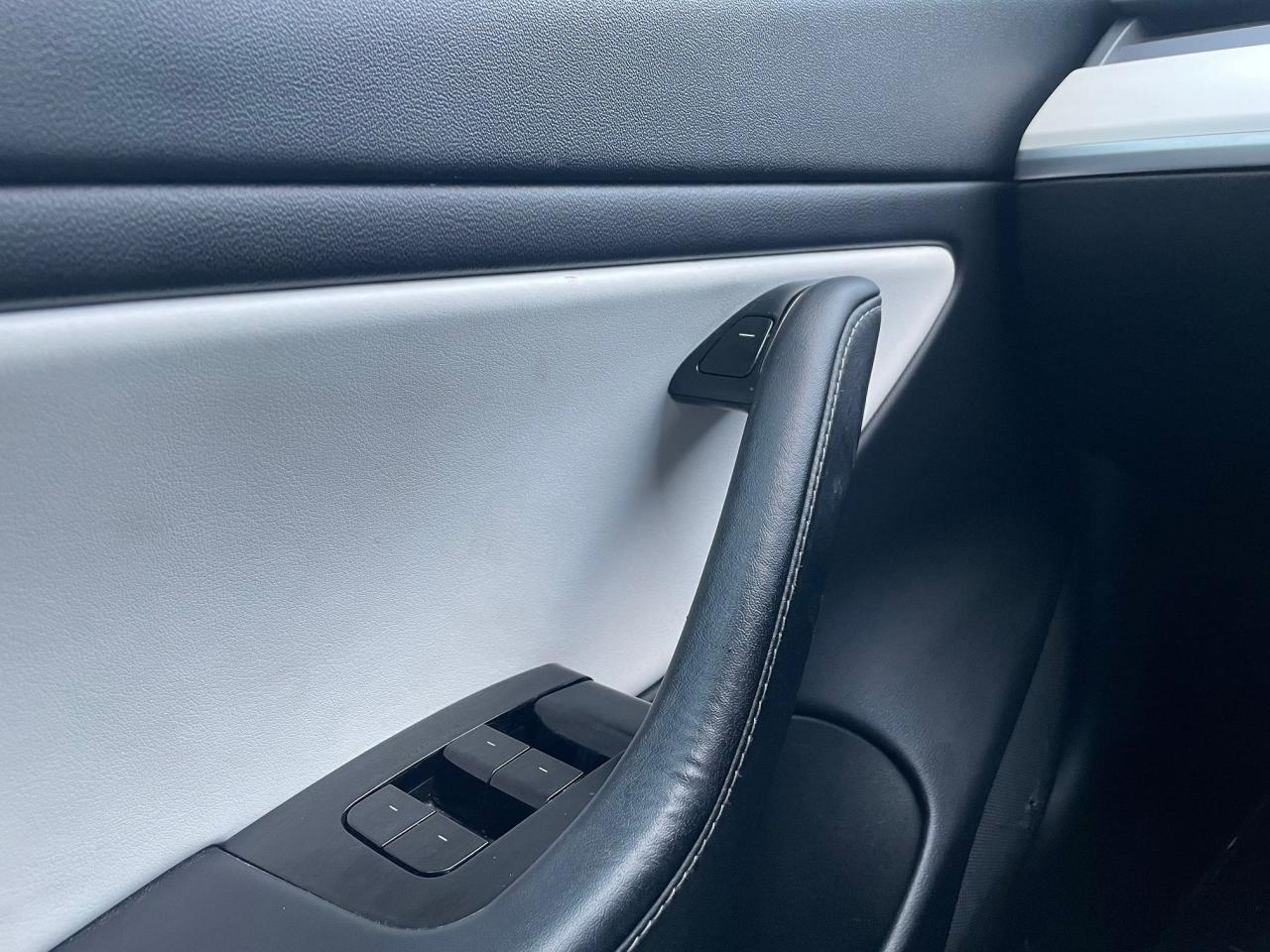 2020 Tesla Model 3 Standard Range Plus *WHITE INTERIOR, HEATED SEATS* Photo