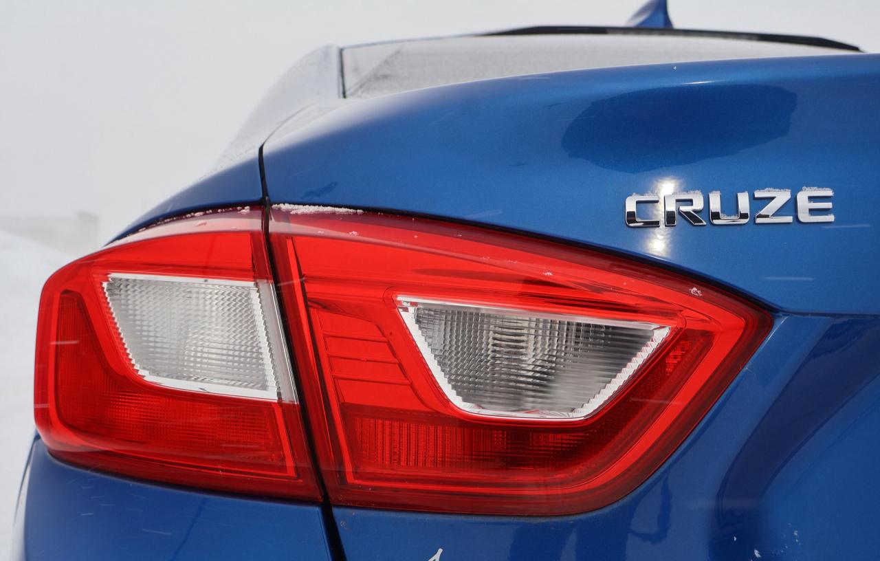 2017 Chevrolet Cruze LT | | Heated Mirrors | Photo