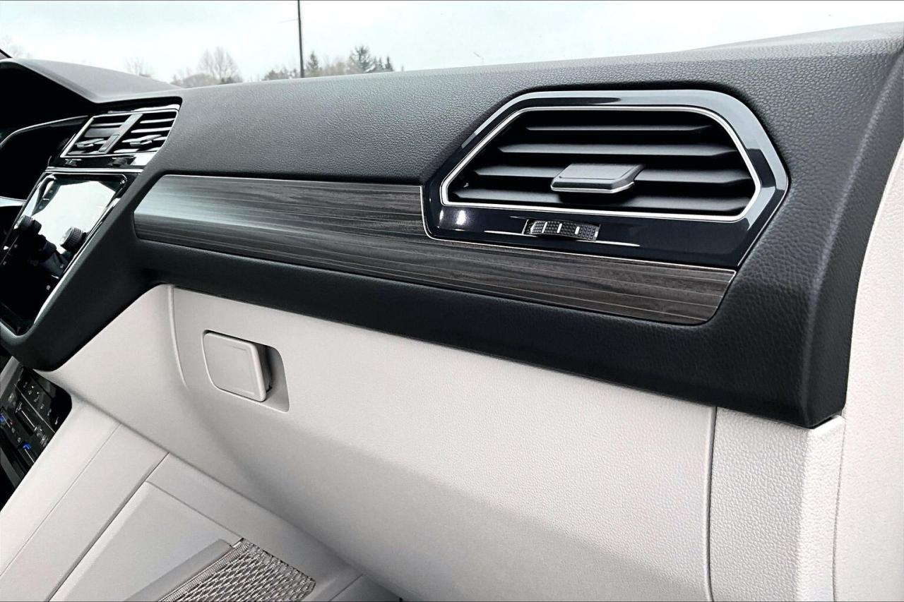 2024 Volkswagen Tiguan Highline R-Line | Vented Leather | Panoroof | AWD Photo