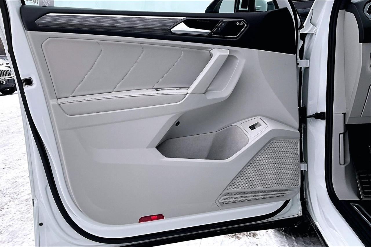 2024 Volkswagen Tiguan Highline R-Line | Vented Leather | Panoroof | AWD Photo