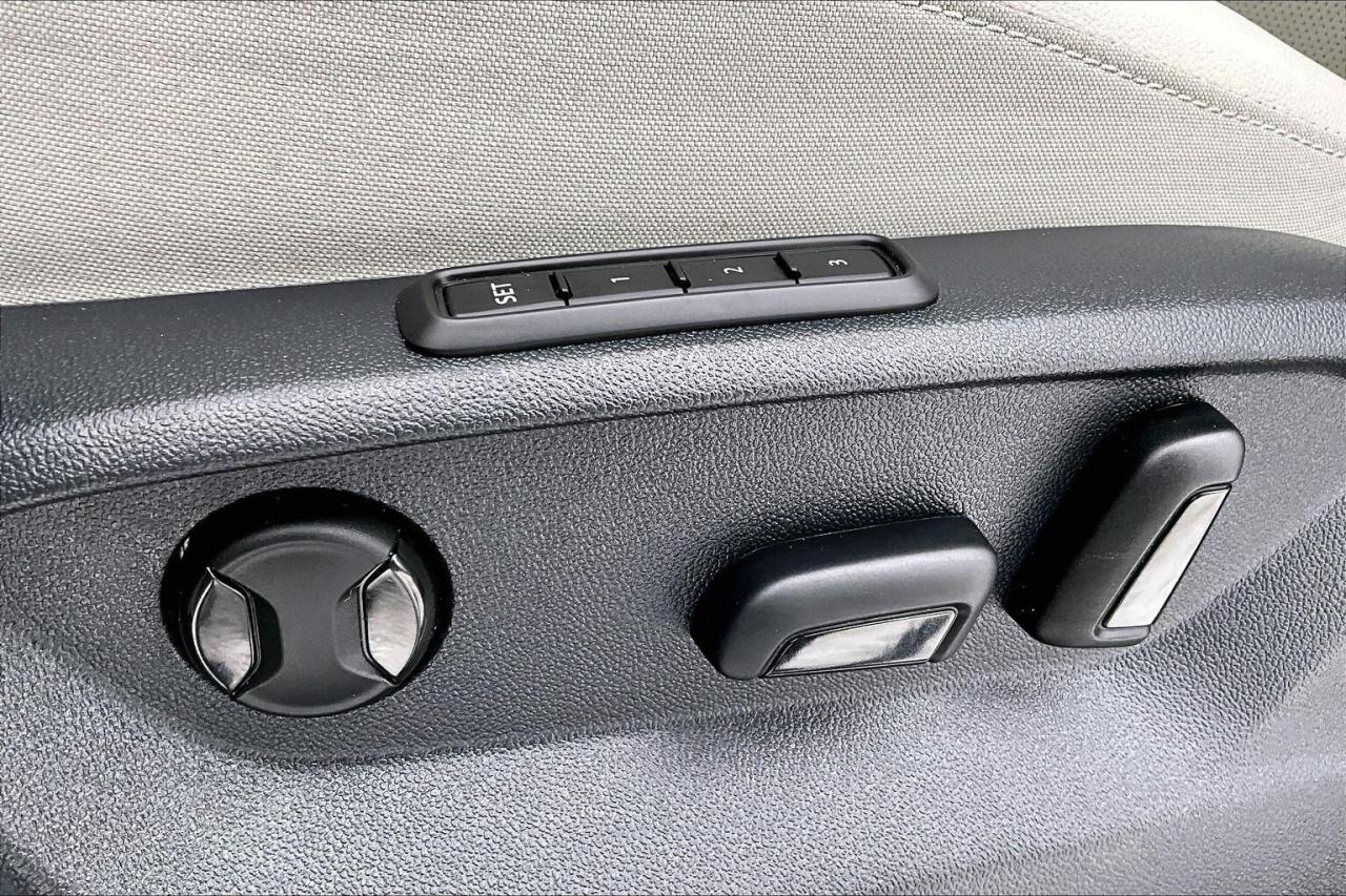 2024 Volkswagen Tiguan Highline R-Line | Vented Leather | Panoroof | AWD Photo