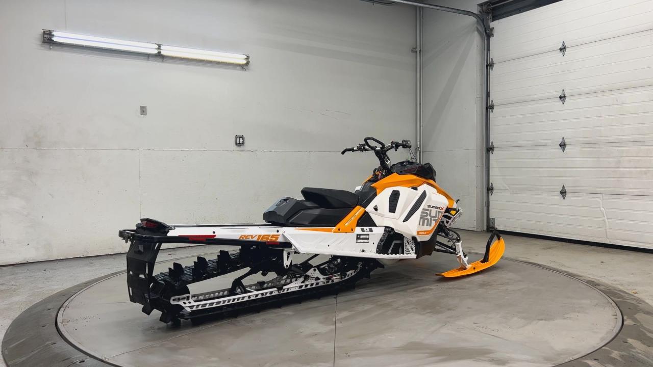 2017 Ski-Doo Summit X HEATED GRIPS |RAS SUSPENSION |BREMBO |165IN TRACK Photo