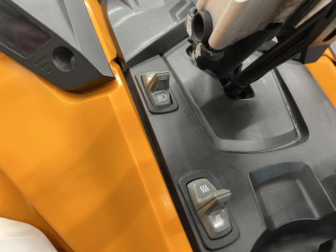 2017 Ski-Doo Summit X HEATED GRIPS |RAS SUSPENSION |BREMBO |165IN TRACK Photo