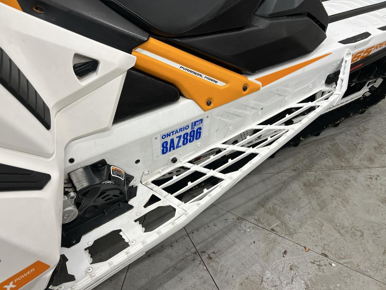 2017 Ski-Doo Summit X HEATED GRIPS |RAS SUSPENSION |BREMBO |165IN TRACK Photo