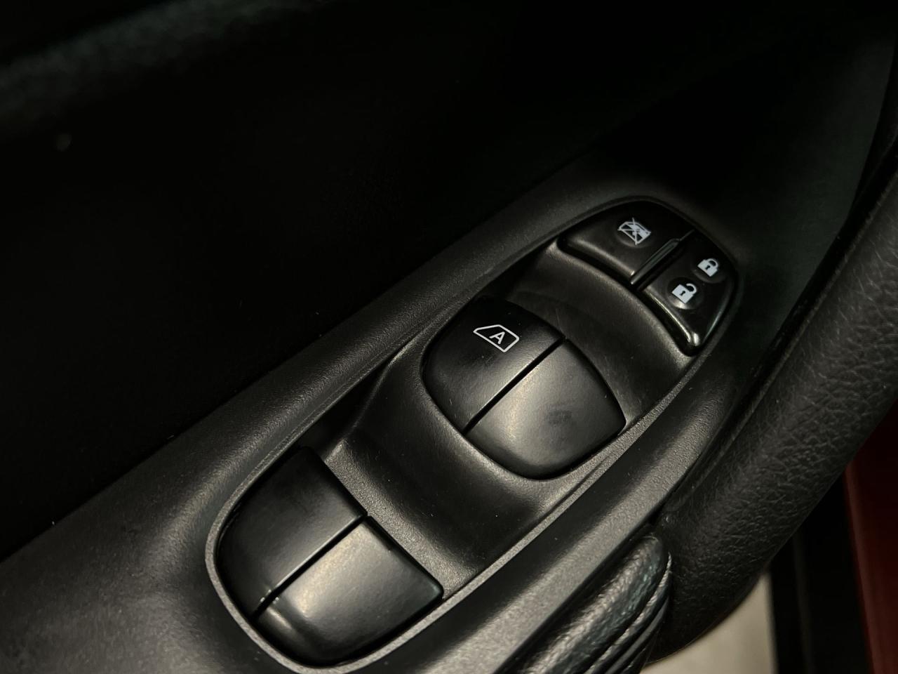 2014 Nissan Rogue SV AWD | PANO ROOF | HTD SEATS | ALLOYS | REAR CAM Photo