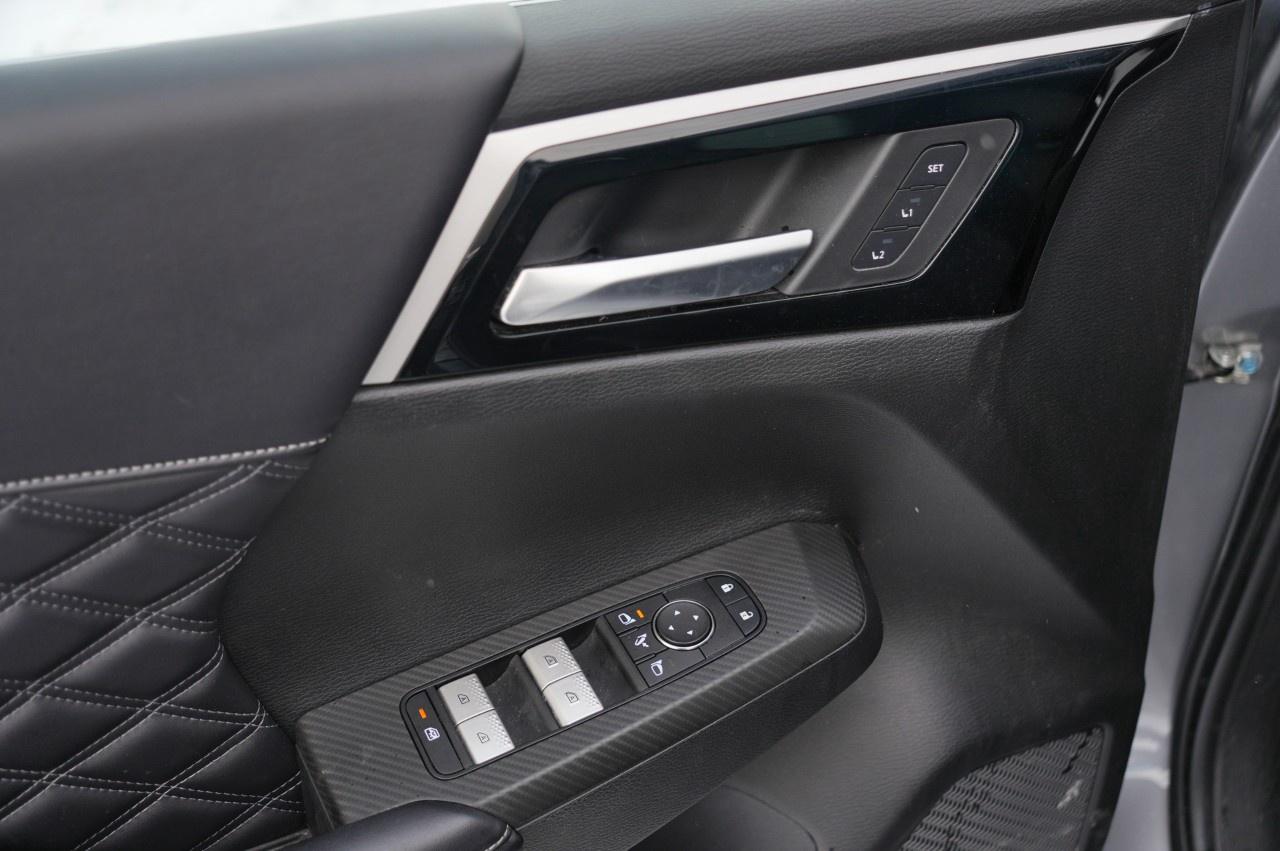 2023 Mitsubishi Outlander Phev SEL S-AWC Photo