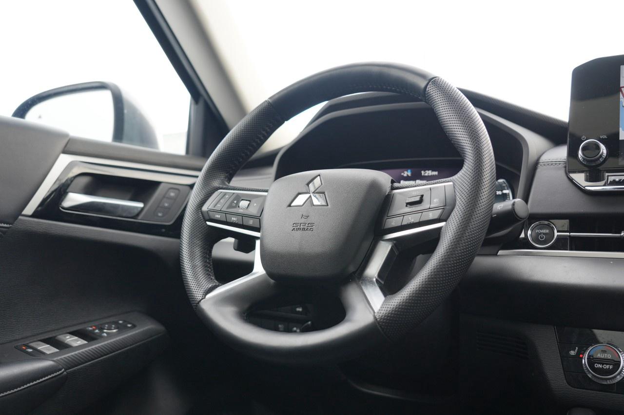 2023 Mitsubishi Outlander Phev SEL S-AWC Photo