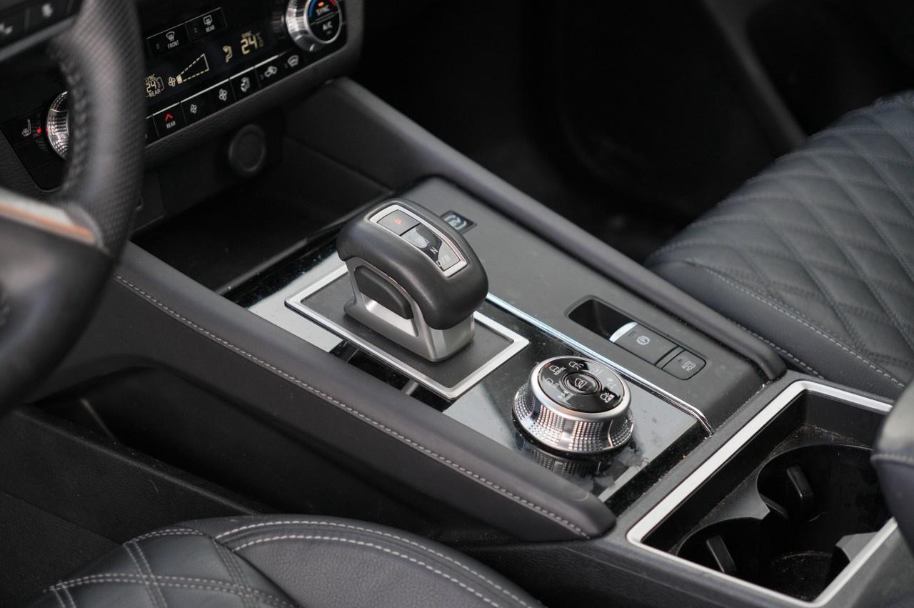 2023 Mitsubishi Outlander Phev SEL S-AWC Photo