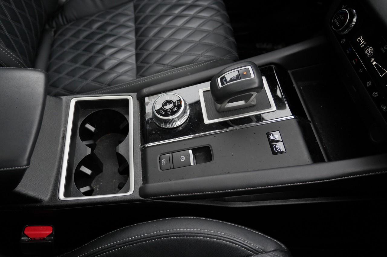 2023 Mitsubishi Outlander Phev SEL S-AWC Photo