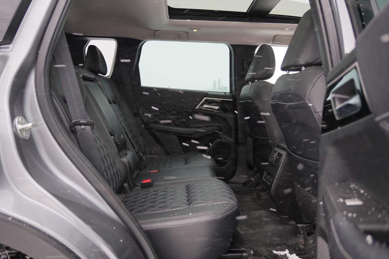 2023 Mitsubishi Outlander Phev SEL S-AWC Photo