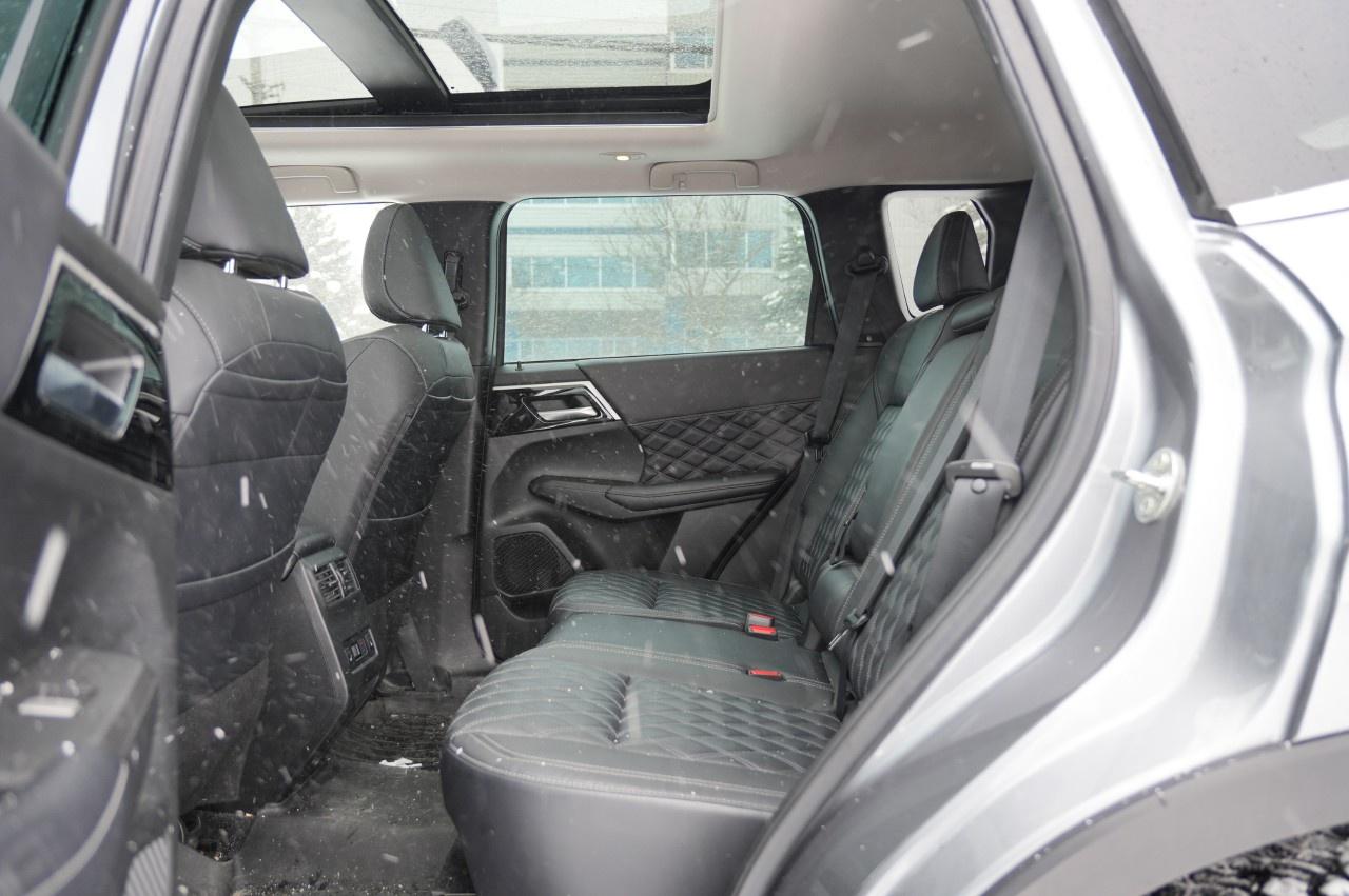 2023 Mitsubishi Outlander Phev SEL S-AWC Photo