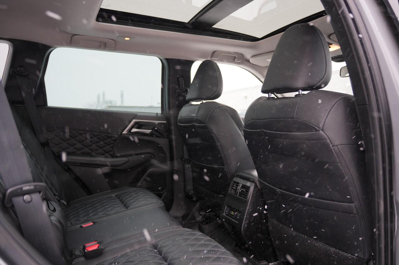 2023 Mitsubishi Outlander Phev SEL S-AWC Photo