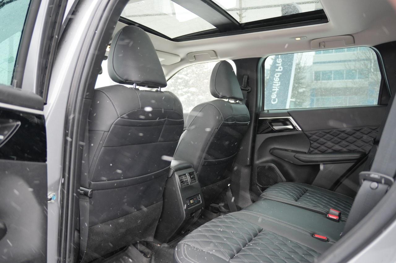 2023 Mitsubishi Outlander Phev SEL S-AWC Photo