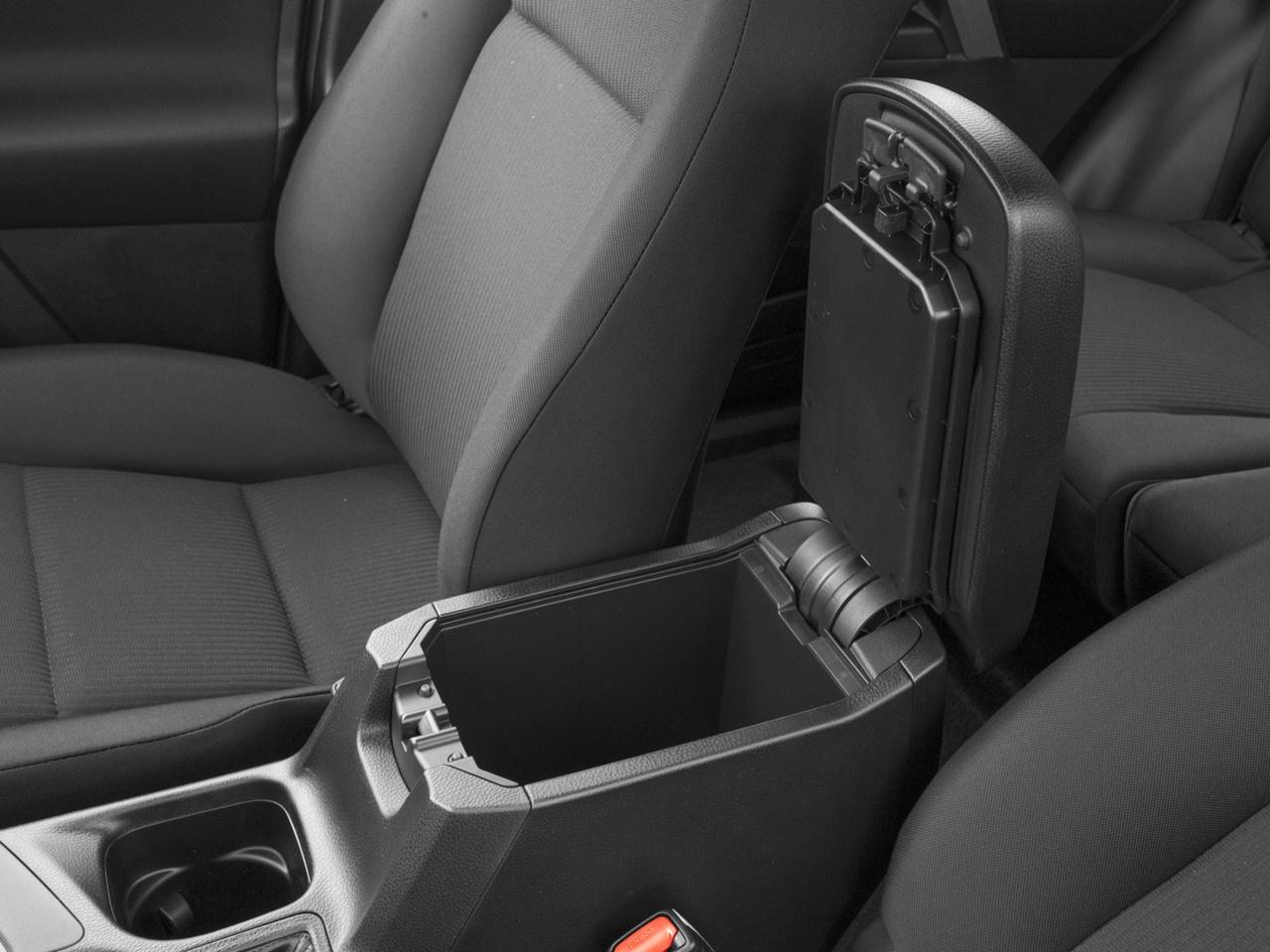 2016 Toyota RAV4 FWD 4dr LE Photo