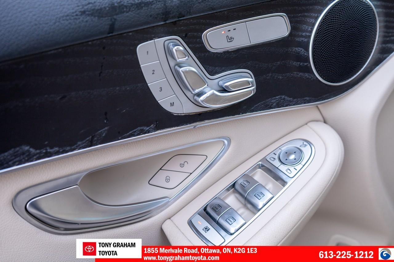 2021 Mercedes GLC 300 Photo